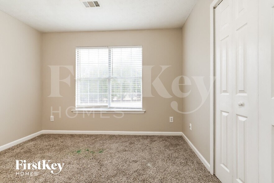 Building Photo - 204 Whistleville Ct