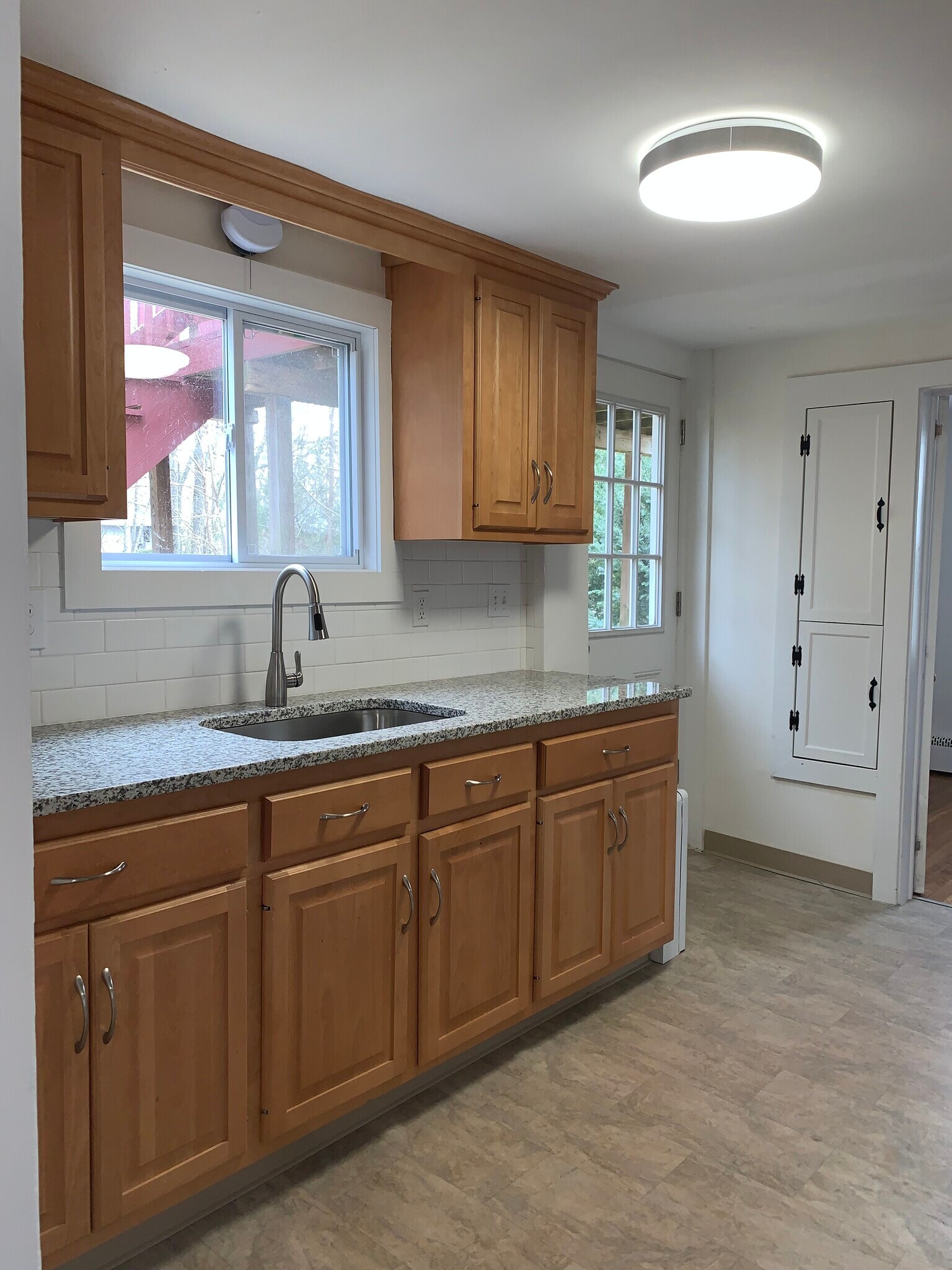 Building Photo - 1490 Farmington Ave