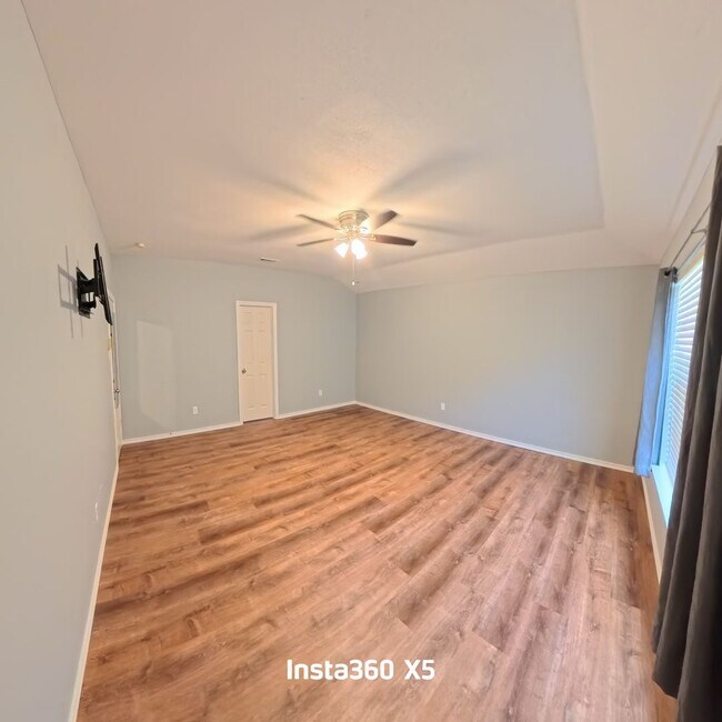 Building Photo - 1209 Montclair Dr