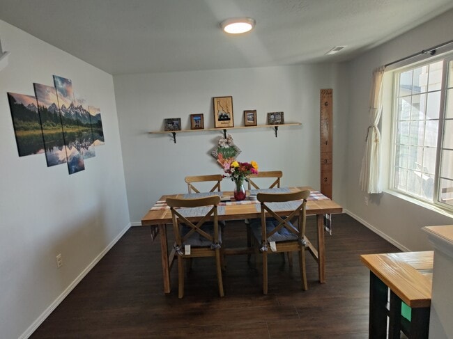 Building Photo - 1690 SW Gabar Ct