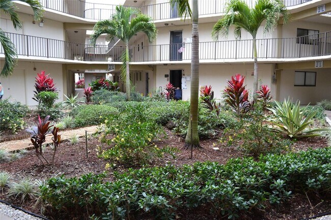 Building Photo - 8005 SW 107th Ave