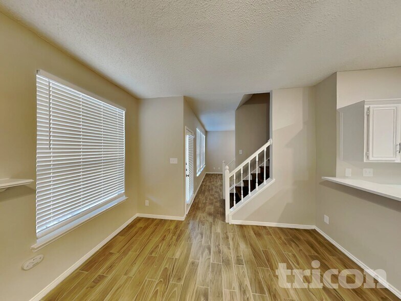 Building Photo - 317 Meandering Way Ct