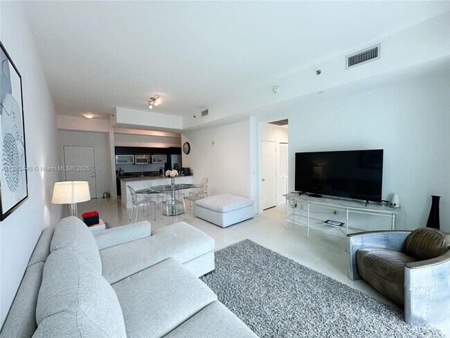 Building Photo - 950 Brickell Bay Dr