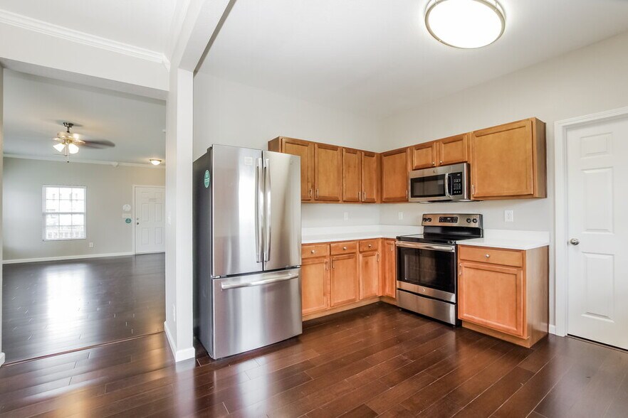 Building Photo - 910 Willow Wind Dr