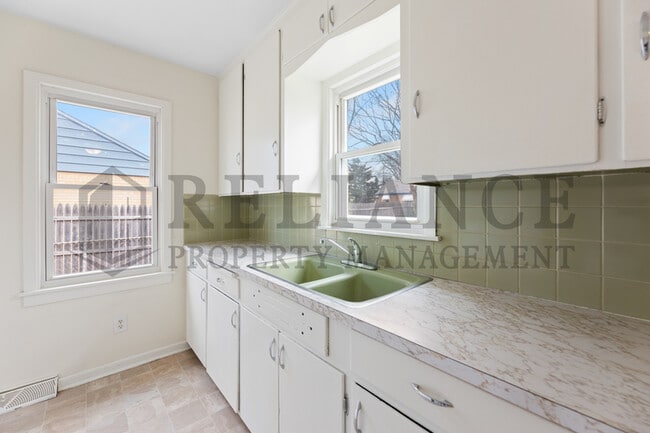 Building Photo - 1106 Inverness Dr