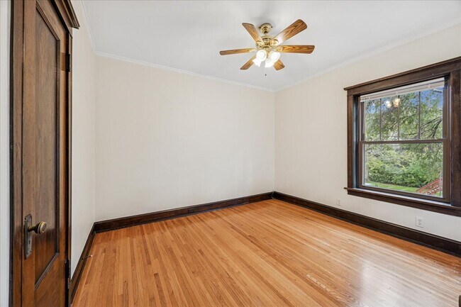 Building Photo - 5902 W Midway Park