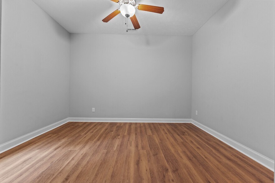 Building Photo - 768 Riverbirch Dr