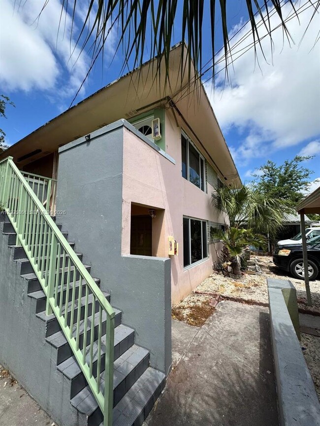 Building Photo - 265 NE 55th Terrace