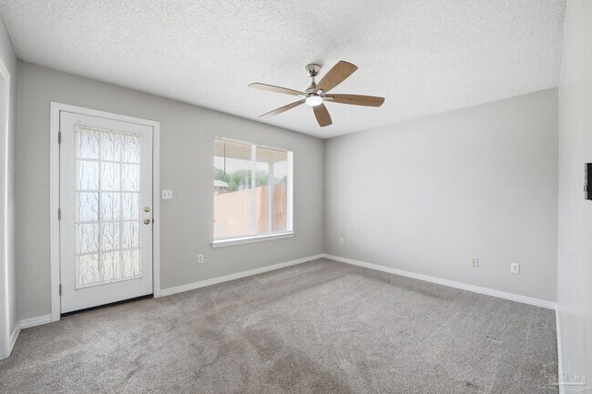 Building Photo - 3212 Fernwood Dr