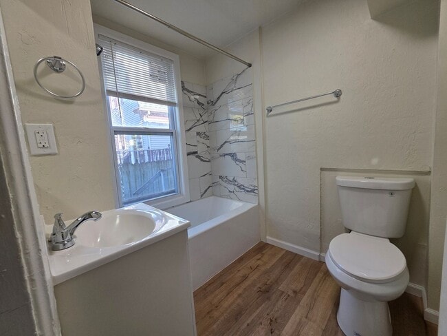 Building Photo - 210 S Maple Ave