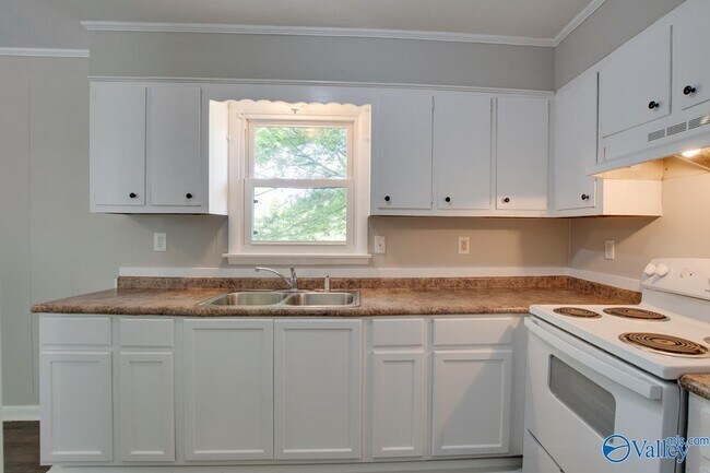 Building Photo - 4813 Joy Dr NW