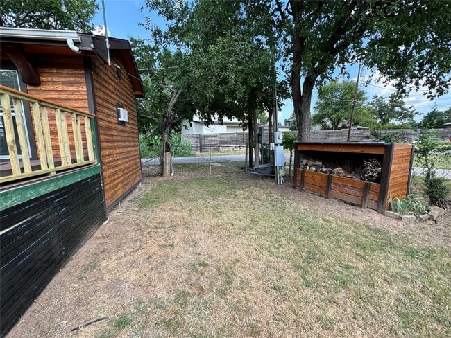 Building Photo - 1102 Minnie Dr