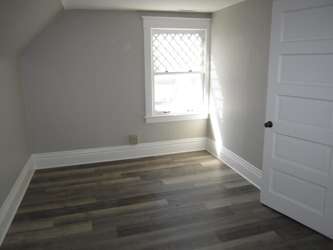 Building Photo - 119 Tennyson Ct