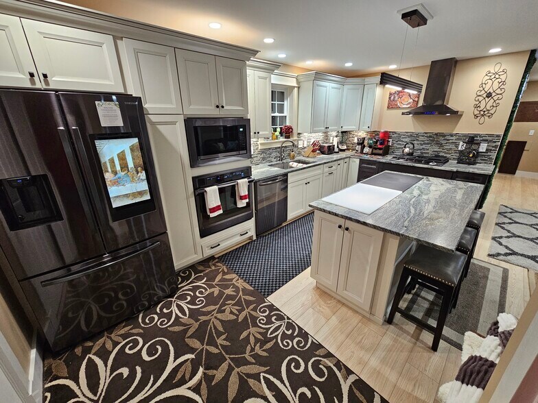 Building Photo - 435 High St