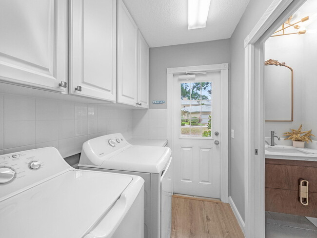 Building Photo - 3119 E Community Dr