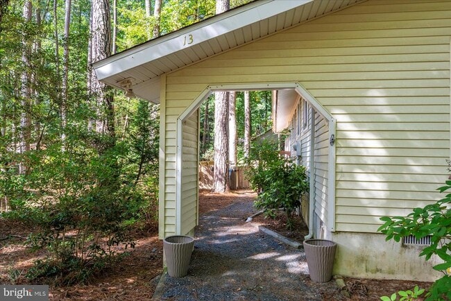 Building Photo - 13 Falcon Bridge Rd
