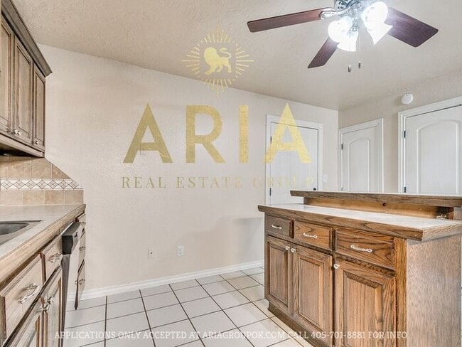 Building Photo - 2 bed/1.5 bath Norman Townhome Duplex - AV...