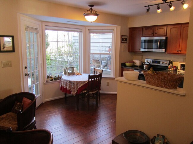 Building Photo - Lovely townhome in Forest Lakes South