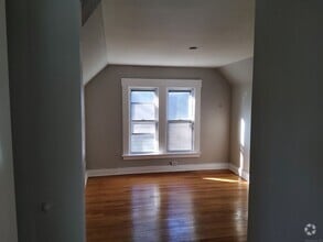 Building Photo - 718 Winchester Ave