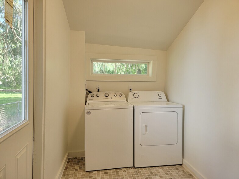Building Photo - 209 Leaman St