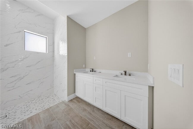 Building Photo - 1206 Moore Ave