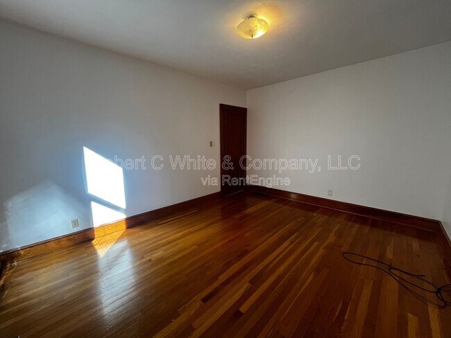 Building Photo - 19 Pulaski St