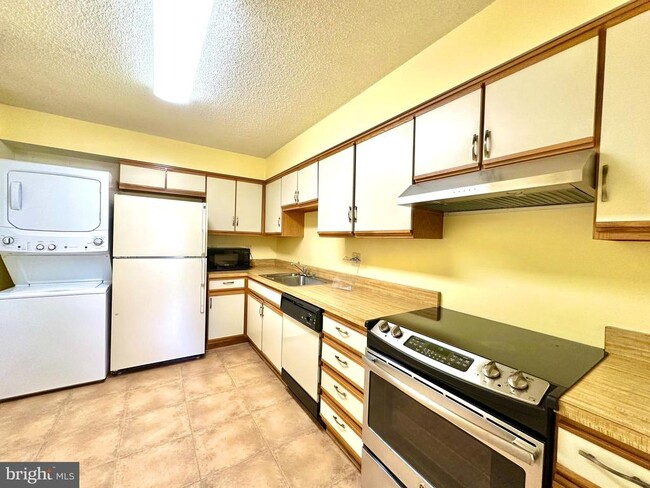 Building Photo - 3310 N Leisure World Blvd