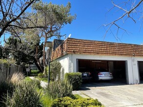 Building Photo - 1137 Oakmont Dr