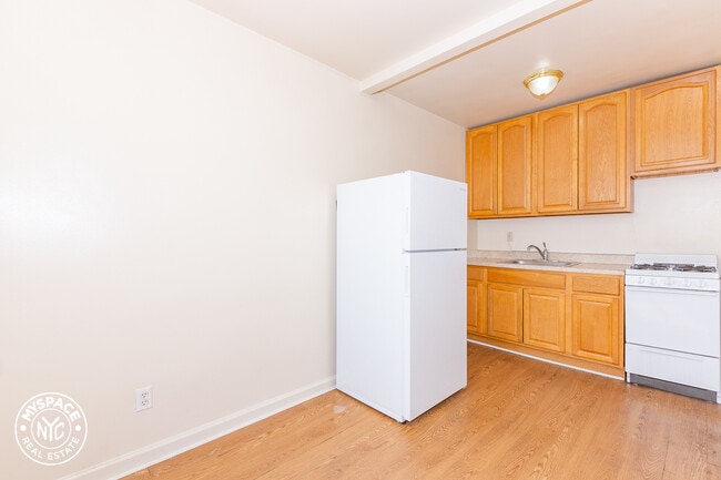 Building Photo - 740 Clarkson Ave