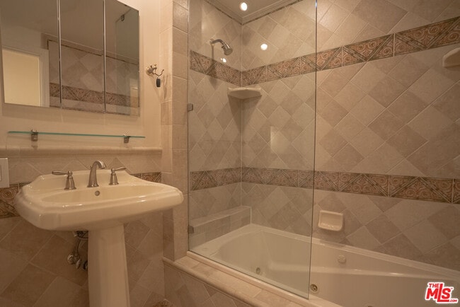 Building Photo - 2401 Meadow Valley Terrace