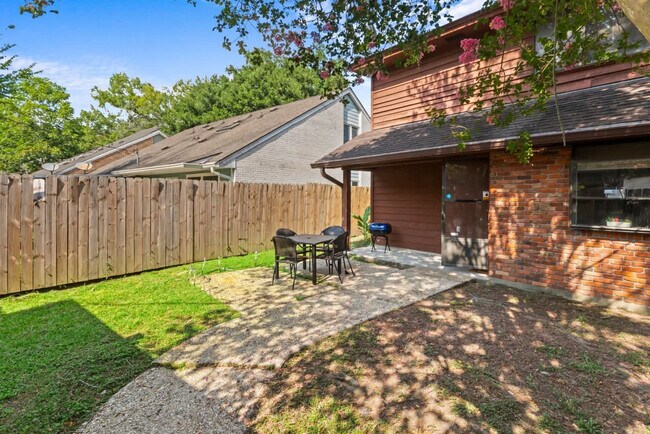 Building Photo - 1274 Sharlo Ave