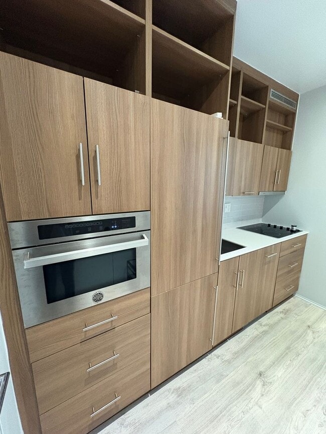 Building Photo - Modern Studio in Adams Morgan