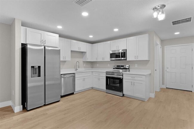 Building Photo - 9170 N Travis Dr