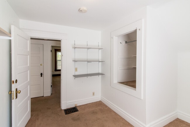 Building Photo - 812 Sybil St