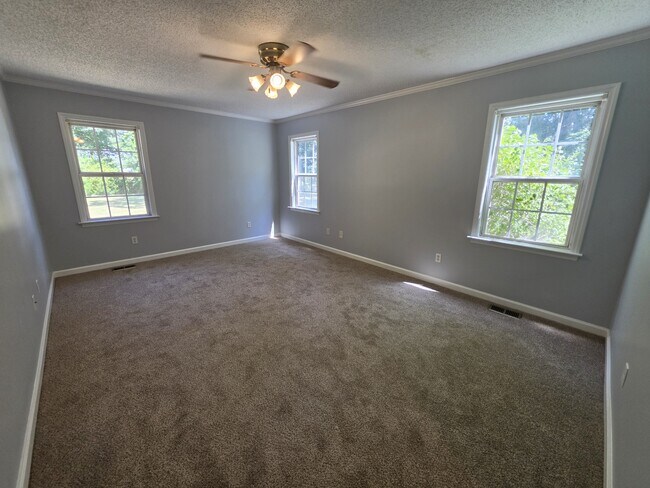 Building Photo - 105 Bloomingfield Pl