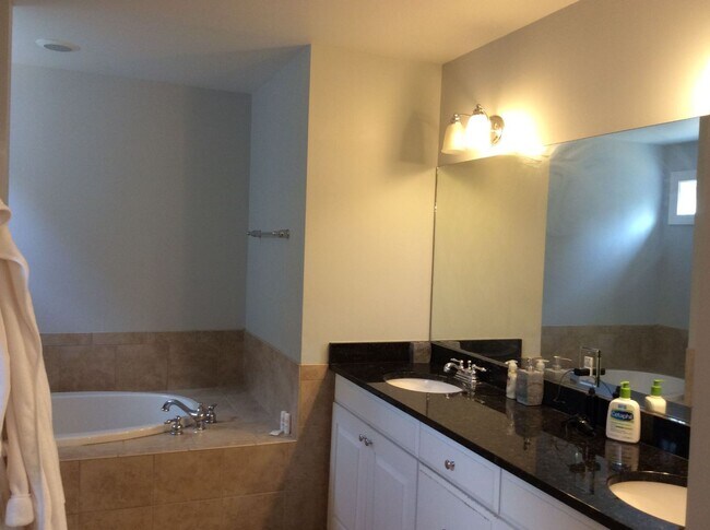 Building Photo - Beautiful home in Longleaf Pines