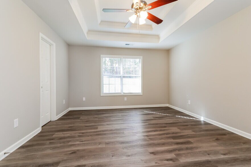 Building Photo - 85 Paris Dr