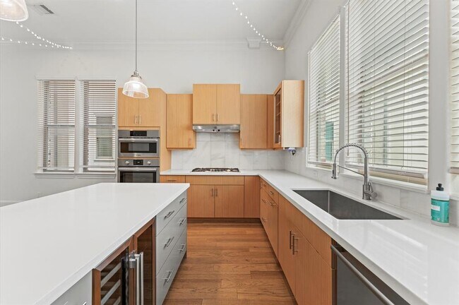 Building Photo - 4053 Leeland St