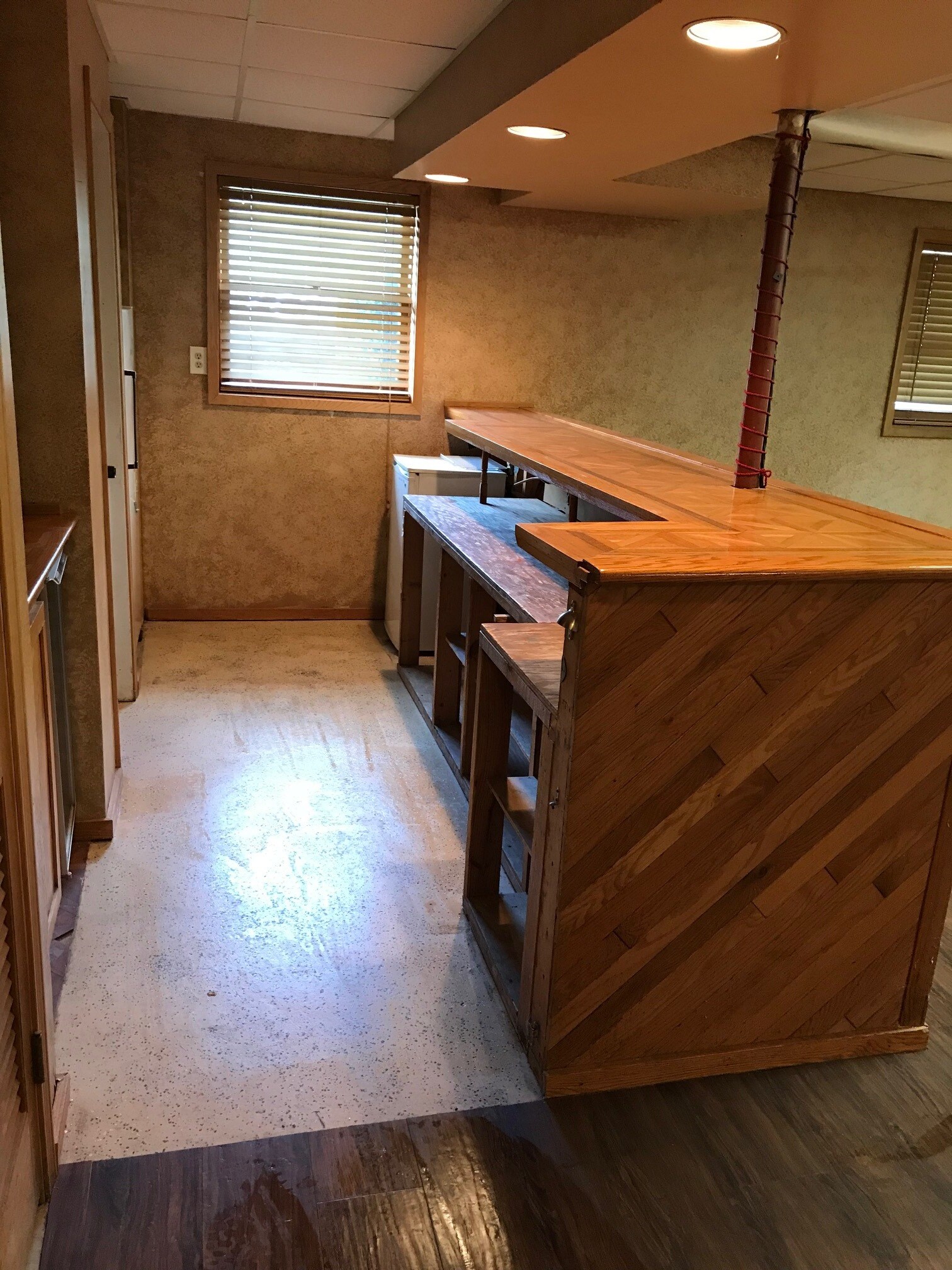 wet bar in basement - 9044 Rhode Island Ave