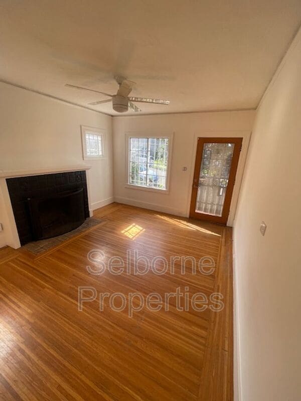 Building Photo - 1424 E 20th St