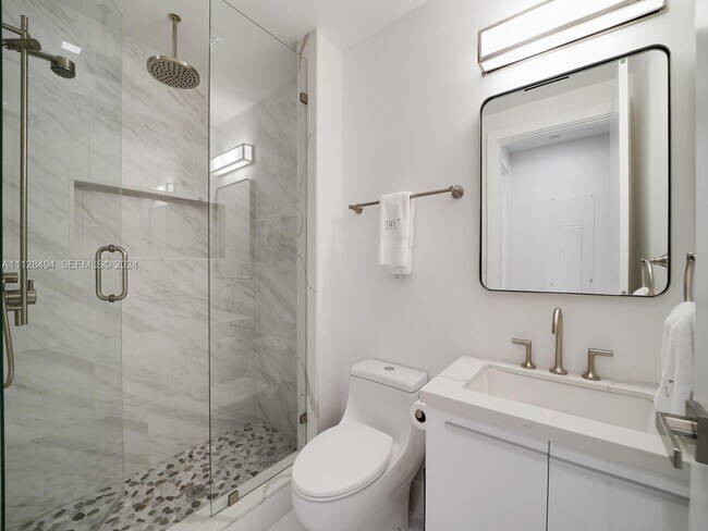 Building Photo - 19117 Fisher Island Dr