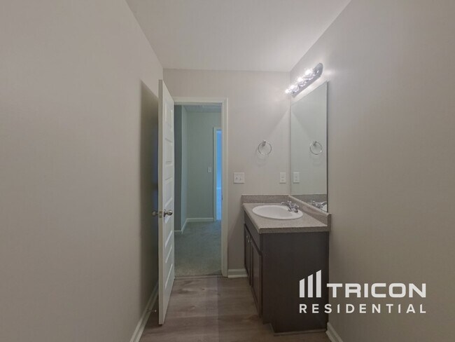 Building Photo - 3650 Lebella Ln