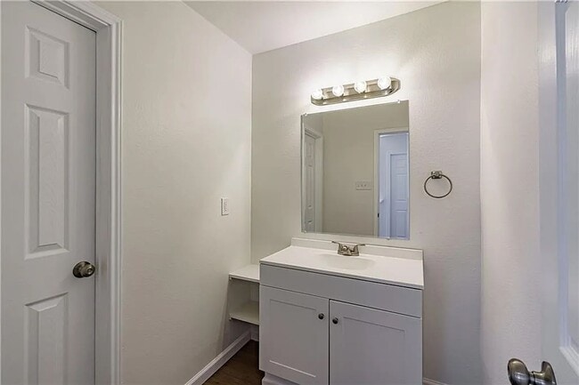 Building Photo - Modern Comfort Meets Relaxed Living in This Bright, Stylish Home with a Private Backyard Oasis