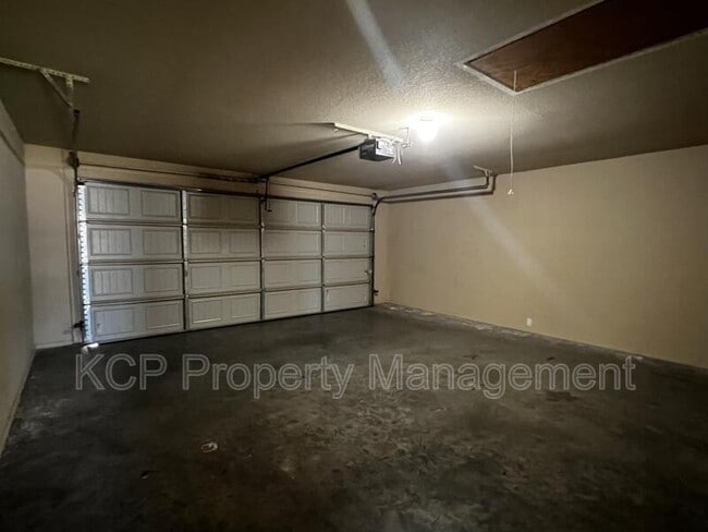 Building Photo - 210 Regency Dr