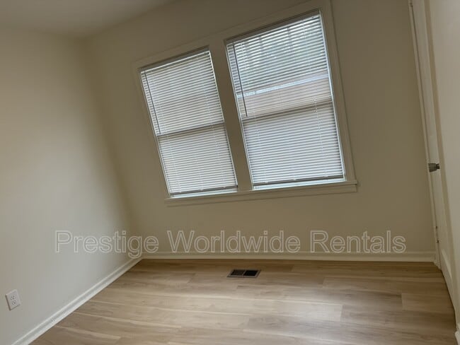 Building Photo - 679 Parkchester Dr