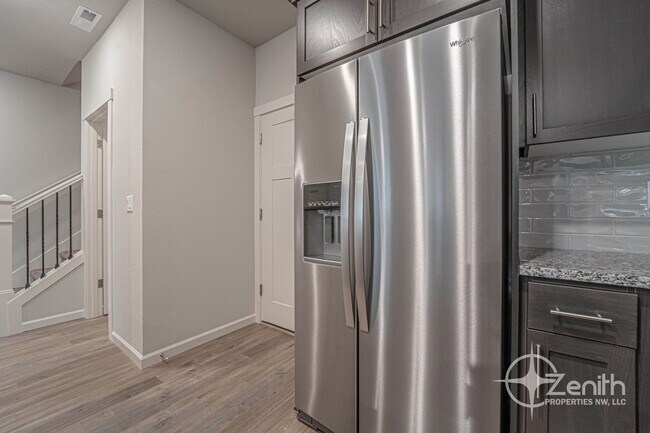 Building Photo - 2403 Trail Vw