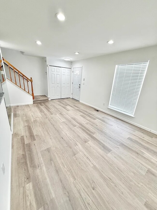 Building Photo - 8841 Sunrise Dr