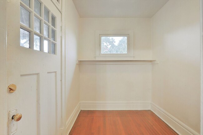 Building Photo - Central Campus - Newly renovated 4 Bedroom 2 Bathroom House