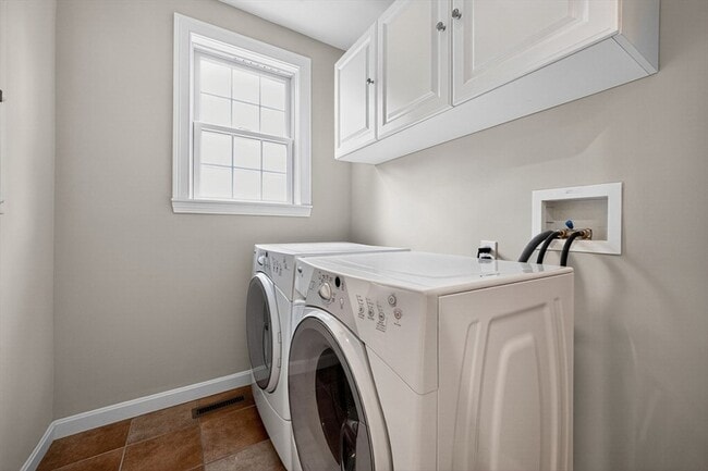 Building Photo - 28 Webster St