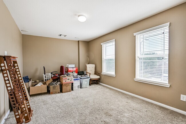 Building Photo - 2411 Lakecrest Town Dr